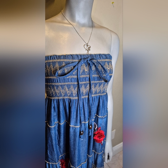 Strapless Blue Dress with Red Floral Details - Picture 5 of 15
